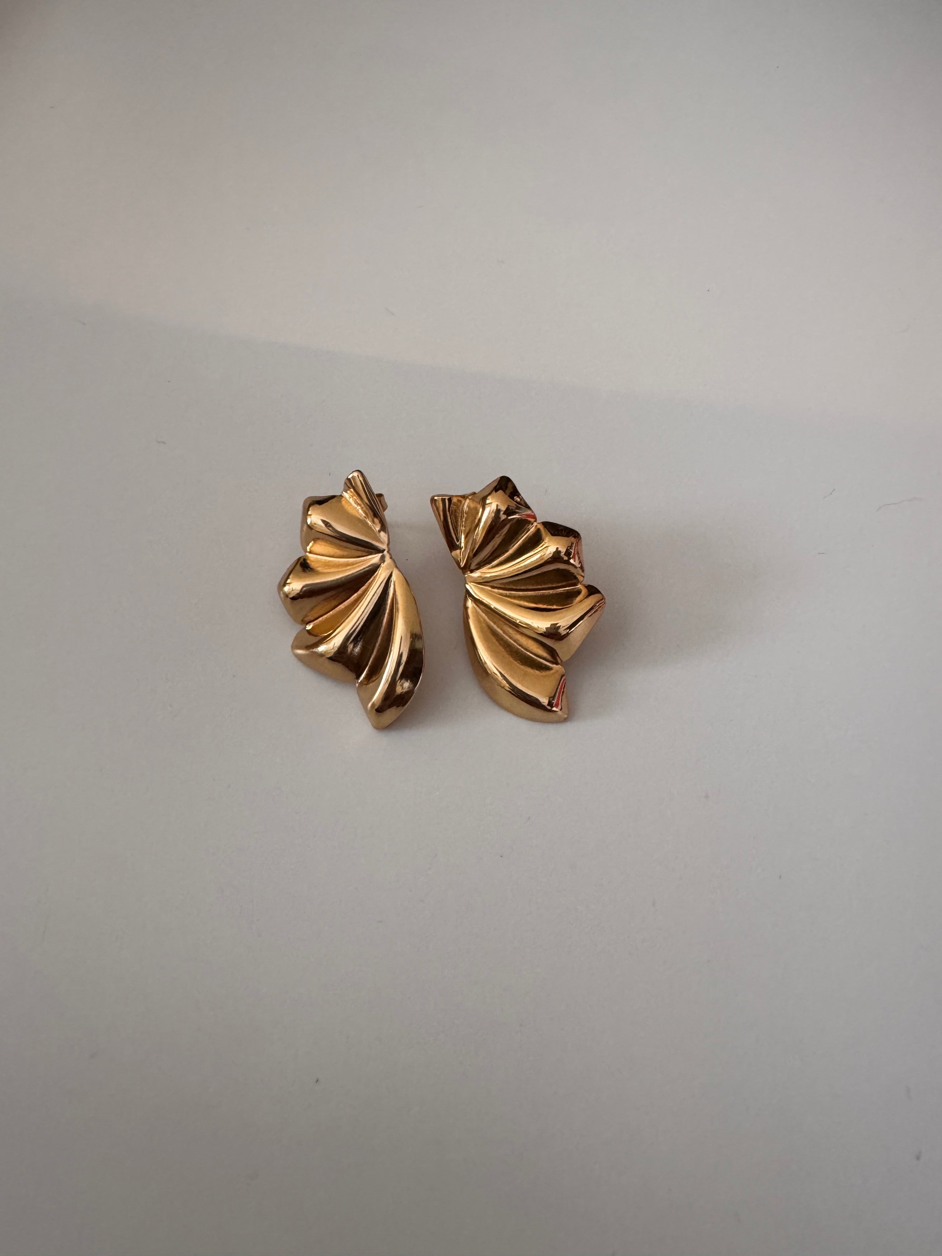 Golden Flower Studd Earings