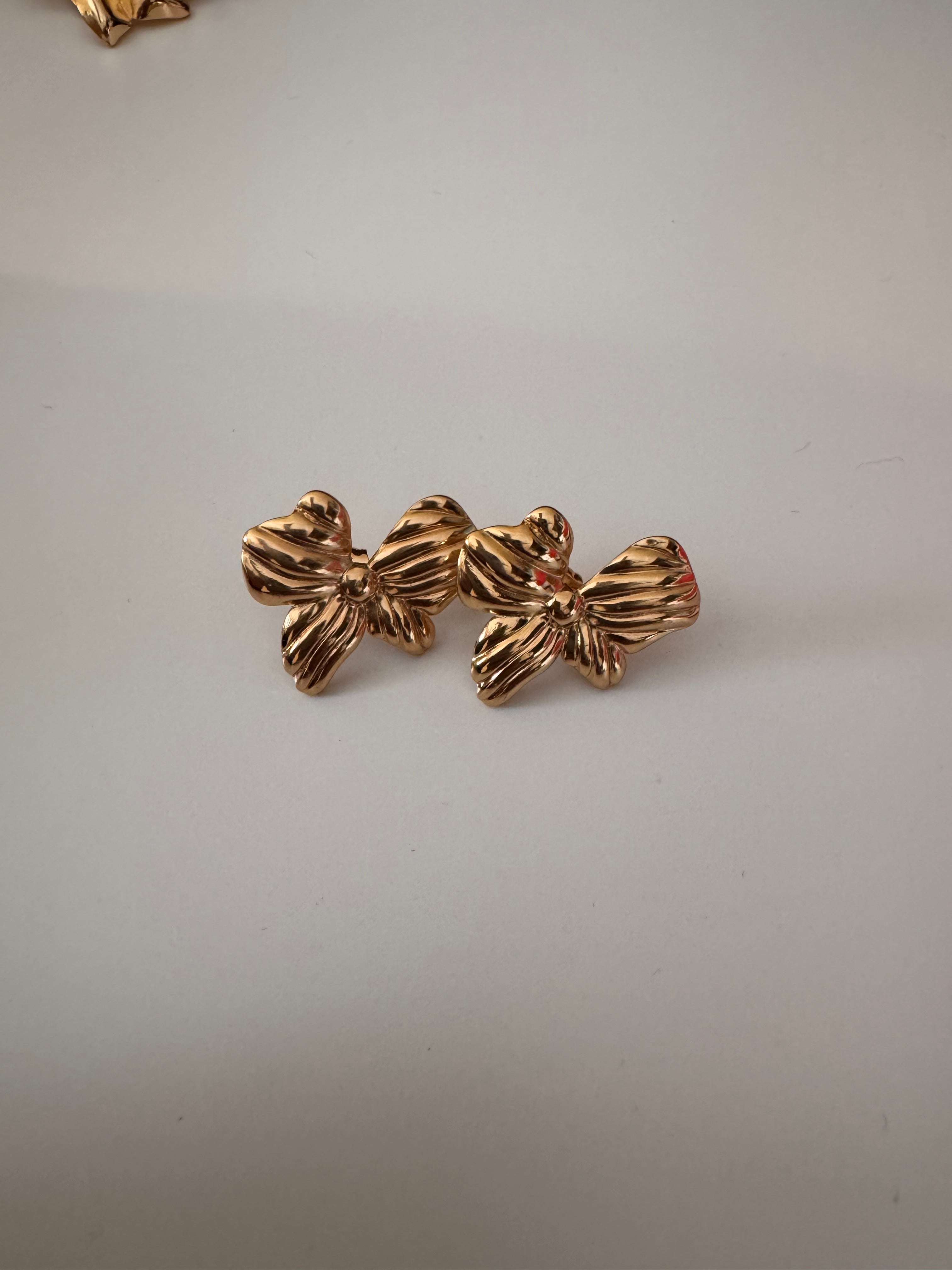 Golden Twisted Studd Earings