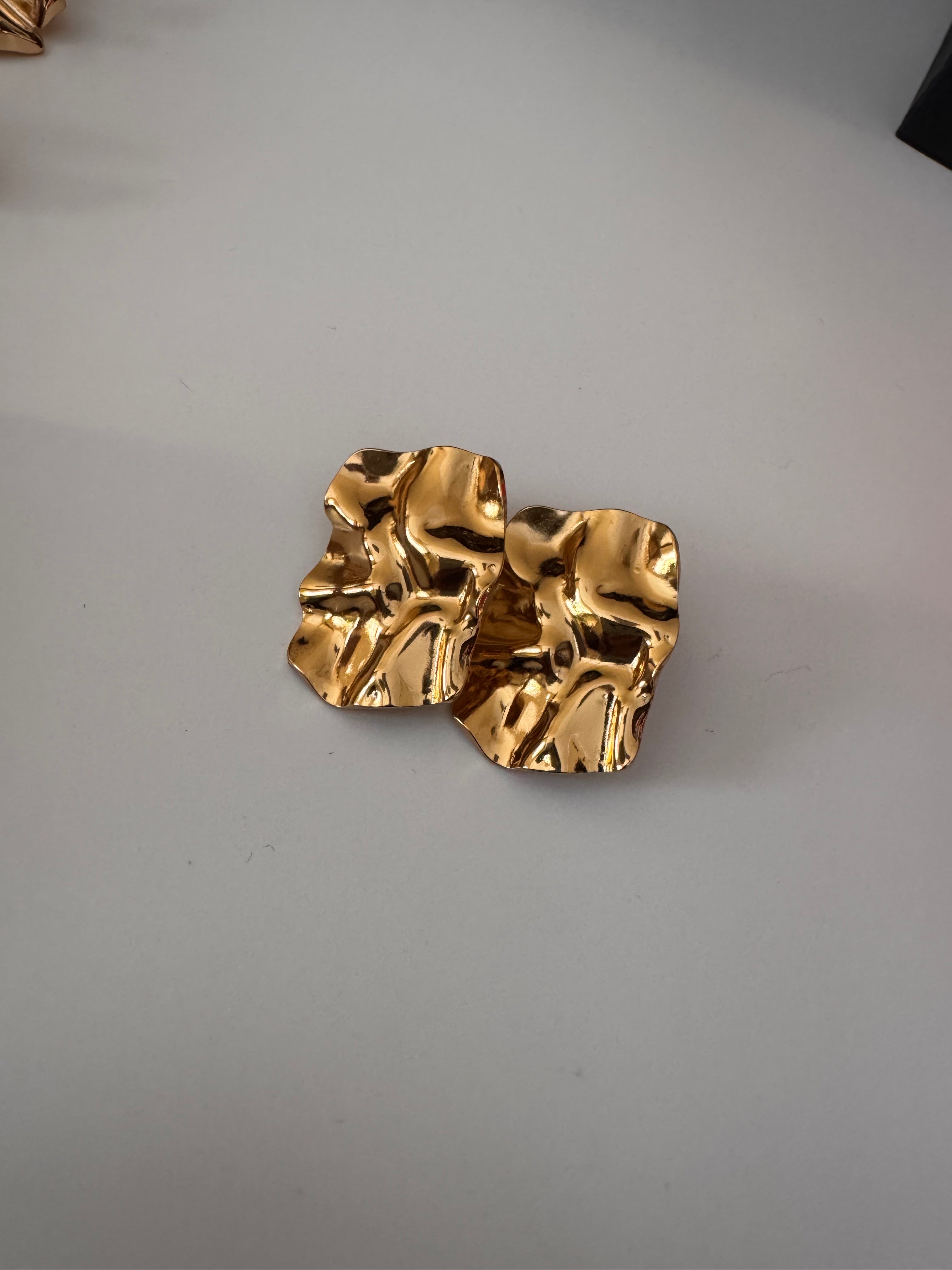 Golden Texture Studd Earings