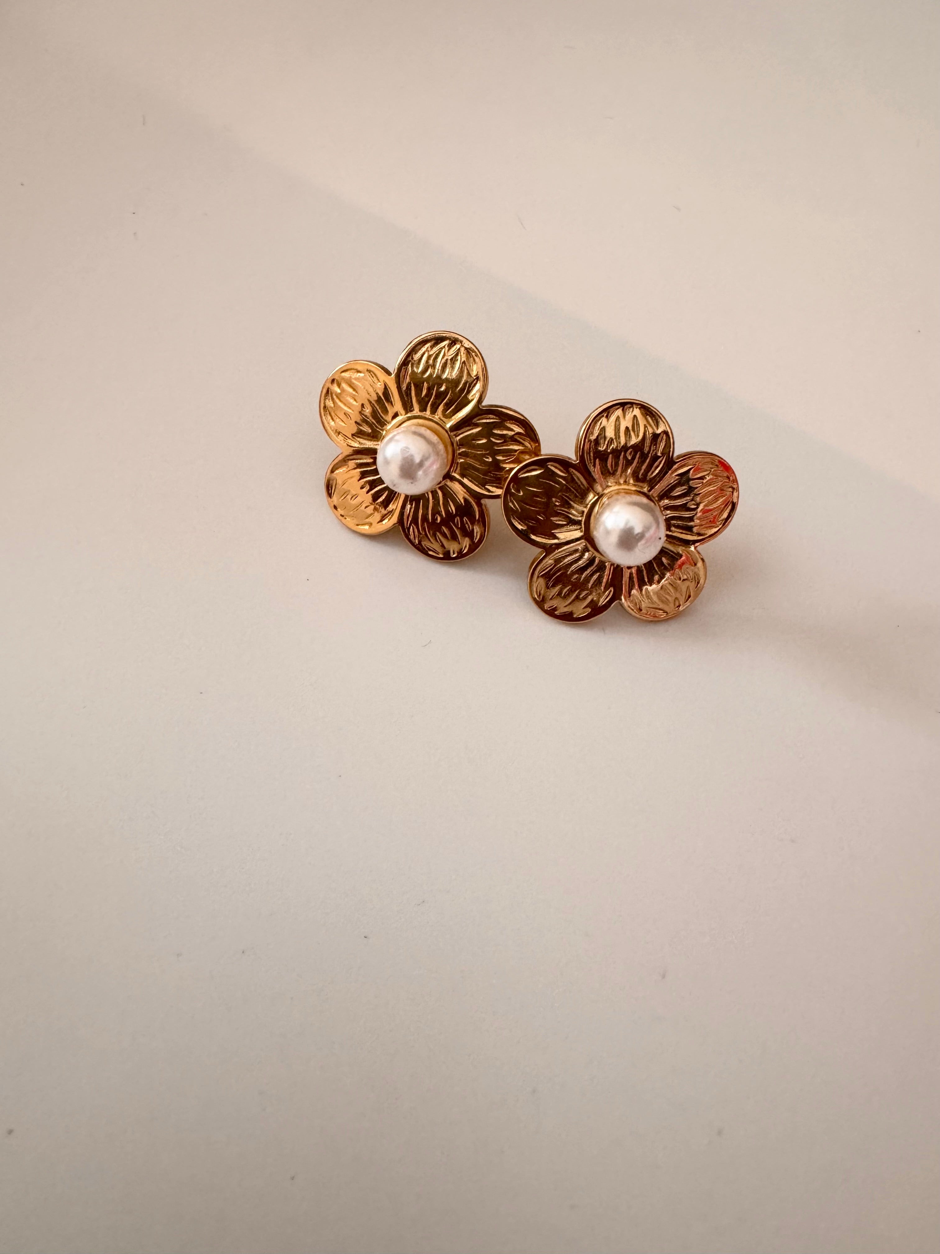 Golden Pearls Studd Earings
