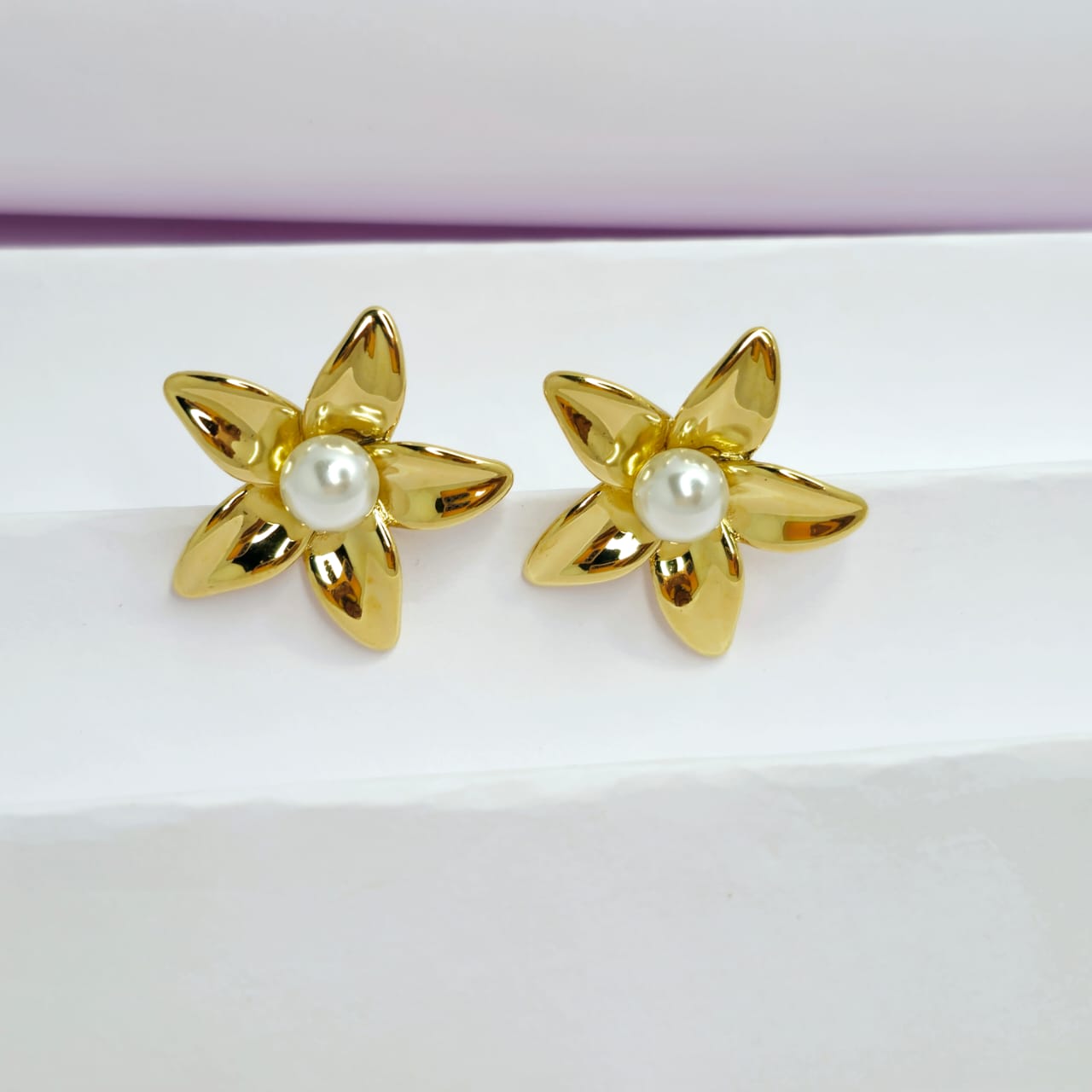 Star WIth Pearl Studded Earing