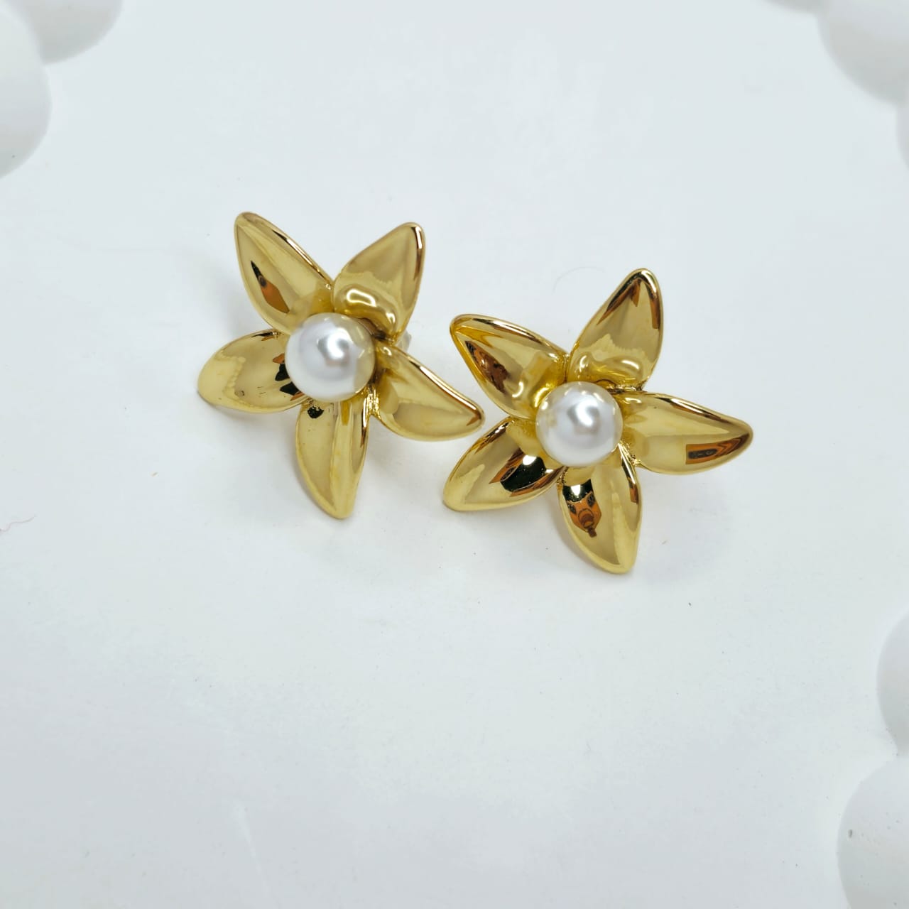 Star WIth Pearl Studded Earing
